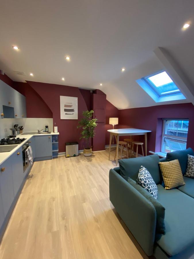 Aaron Wise - 17 Fitzhamon Apartments Кардиф Екстериор снимка