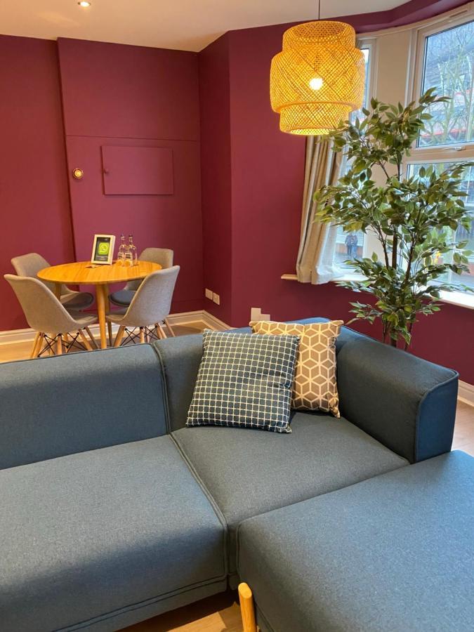 Aaron Wise - 17 Fitzhamon Apartments Кардиф Екстериор снимка