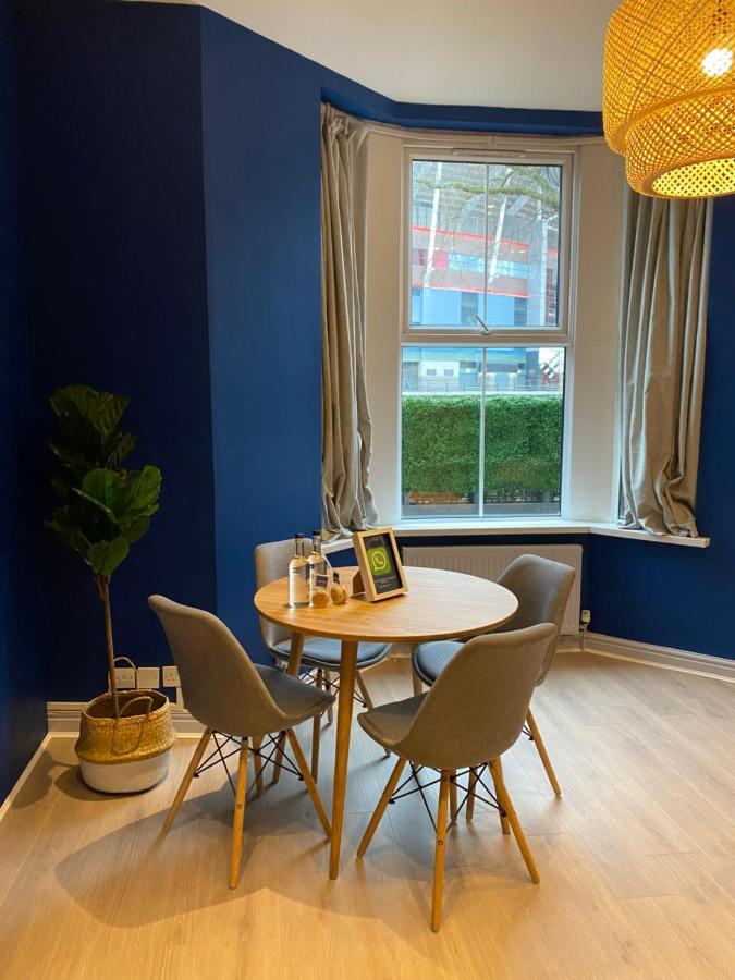 Aaron Wise - 17 Fitzhamon Apartments Кардиф Екстериор снимка
