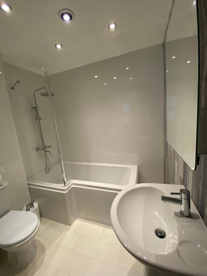 Aaron Wise - 17 Fitzhamon Apartments Кардиф Екстериор снимка