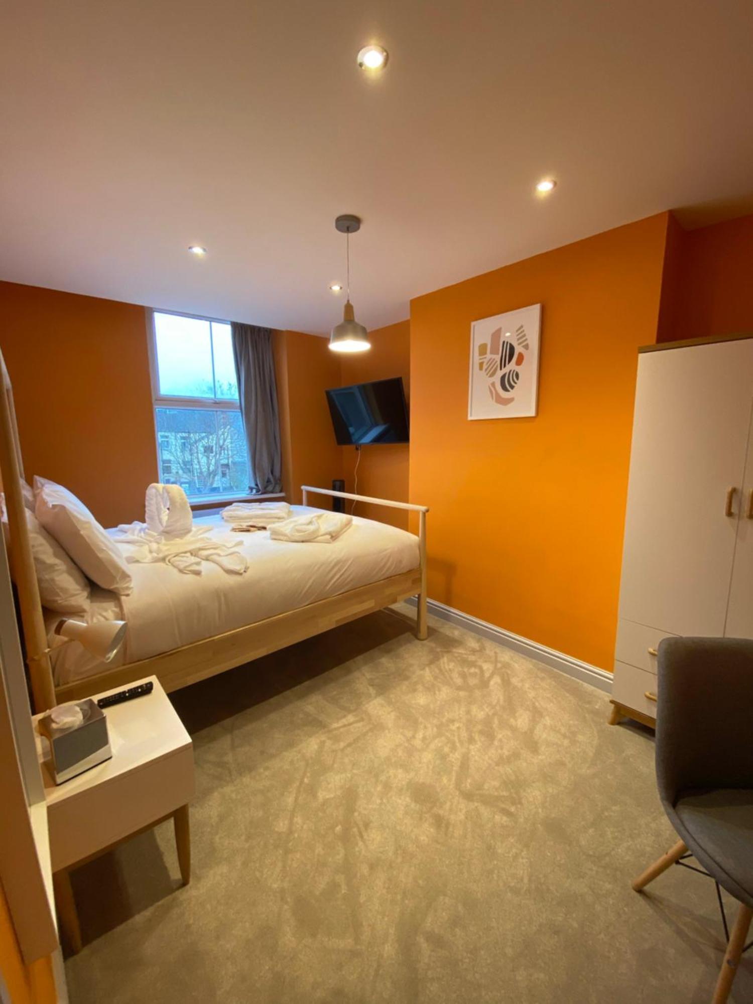 Aaron Wise - 17 Fitzhamon Apartments Кардиф Екстериор снимка